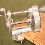 Spoke threading machine