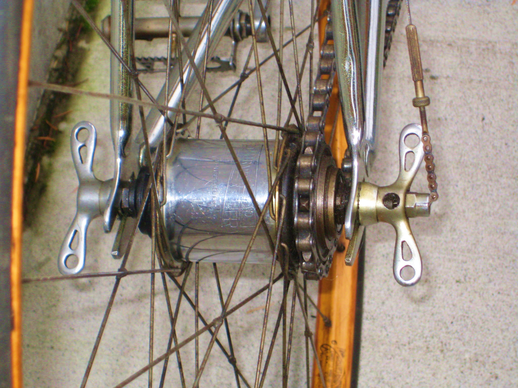 automatic shifting bicycle hub